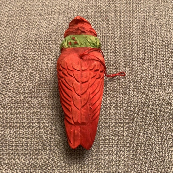 Hand carved wood Christmas ornament Red Bird Cardinal w/Wreath Around Neck - Picture 4 of 9